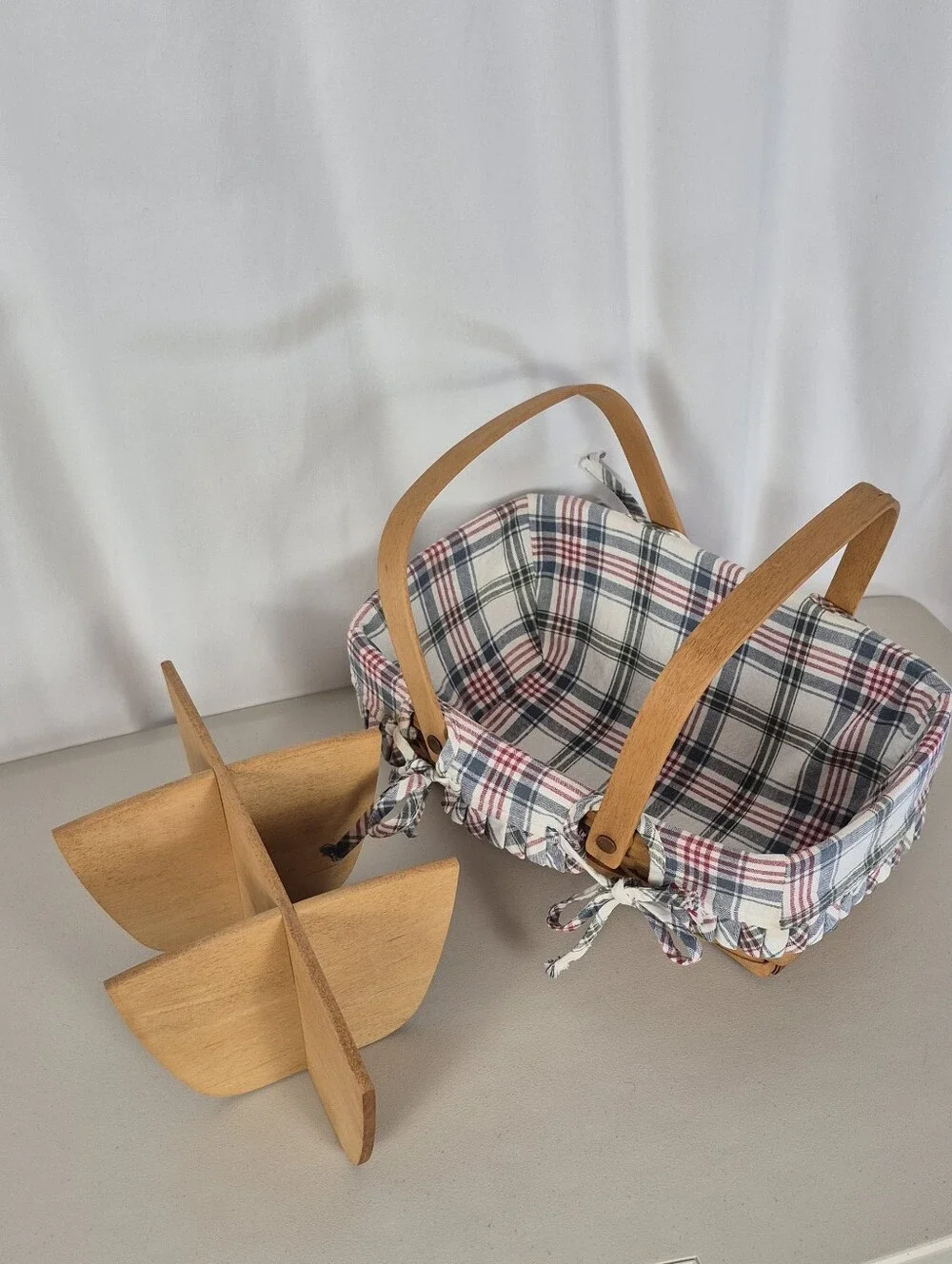 Longaberger Vintage 1995 Handwoven Hostess Gathering Basket w/ Divider & Liner